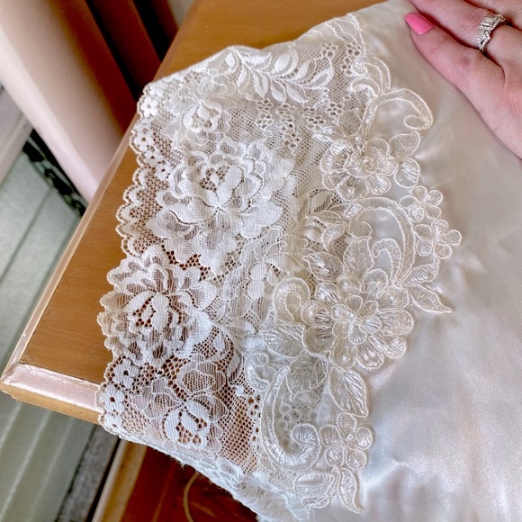 Pearl white “Bridal” 💍 Robe with beautiful detailing S/M - Picture 4 of 14